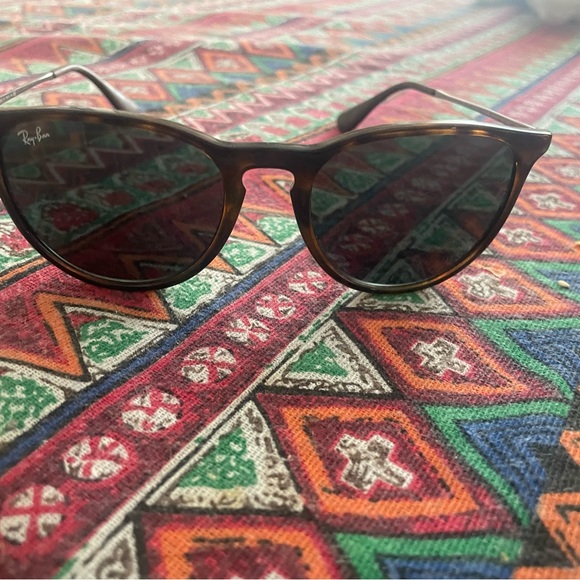 Ray-Ban Erika Sunglasses- Brand New With Case - Turtle Frames - Picture 8 of 10